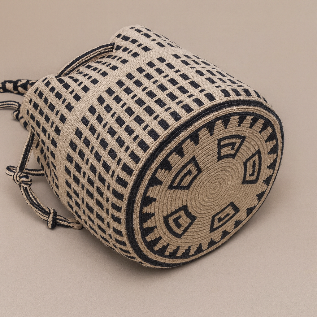 Handmade Small Crossbody Wayuu Black & Off White