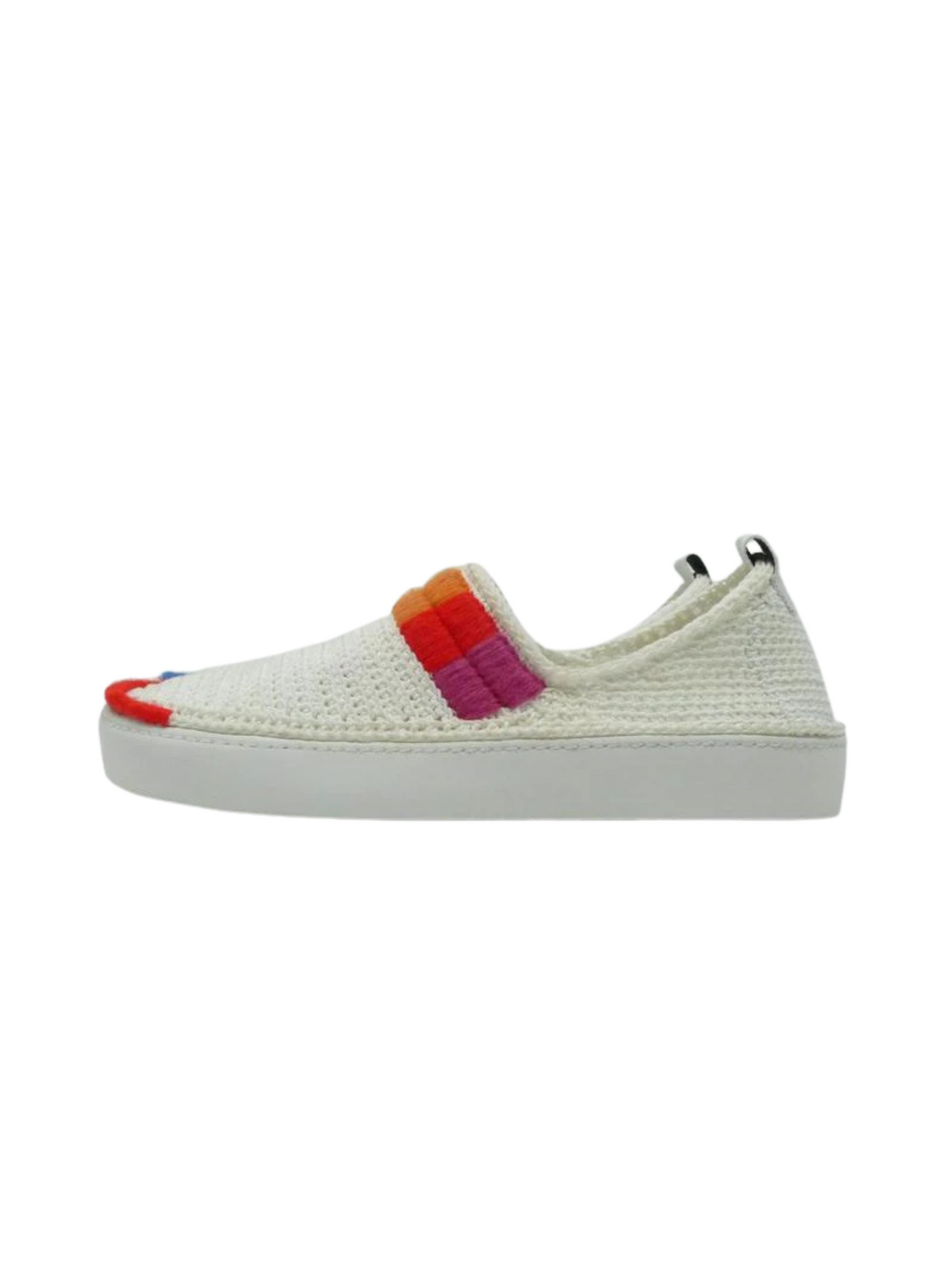 Crocheted sneakers embroidered in multi color