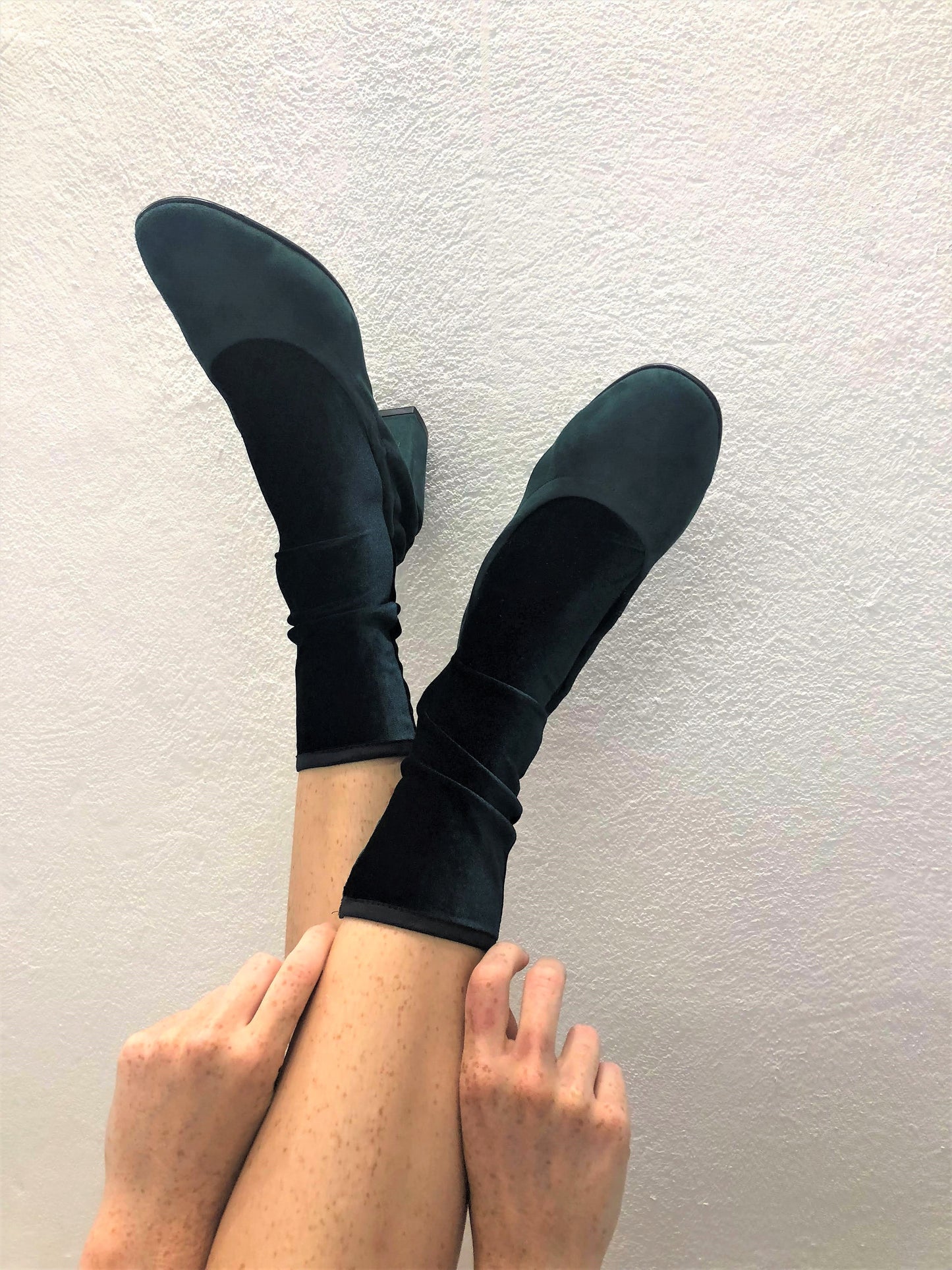 Suede pump in forest green