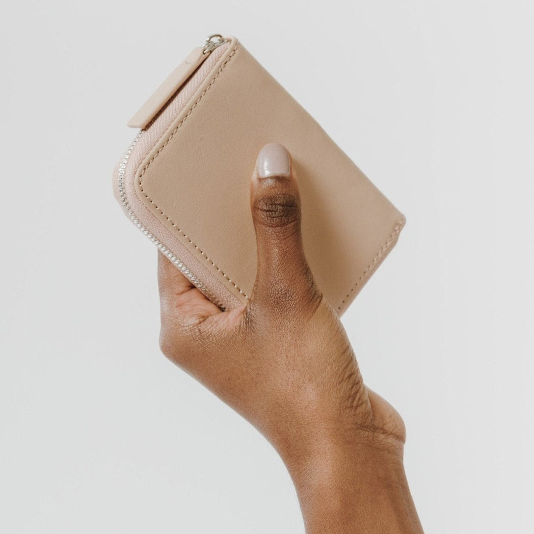 Leather short wallet