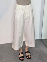 Load image into Gallery viewer, Poplin Cropped Pants
