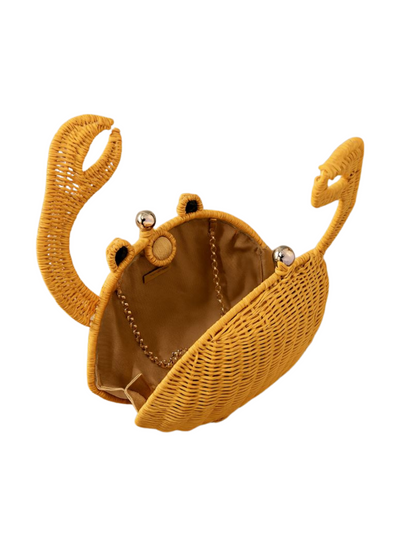 Wicker crab-shaped purse