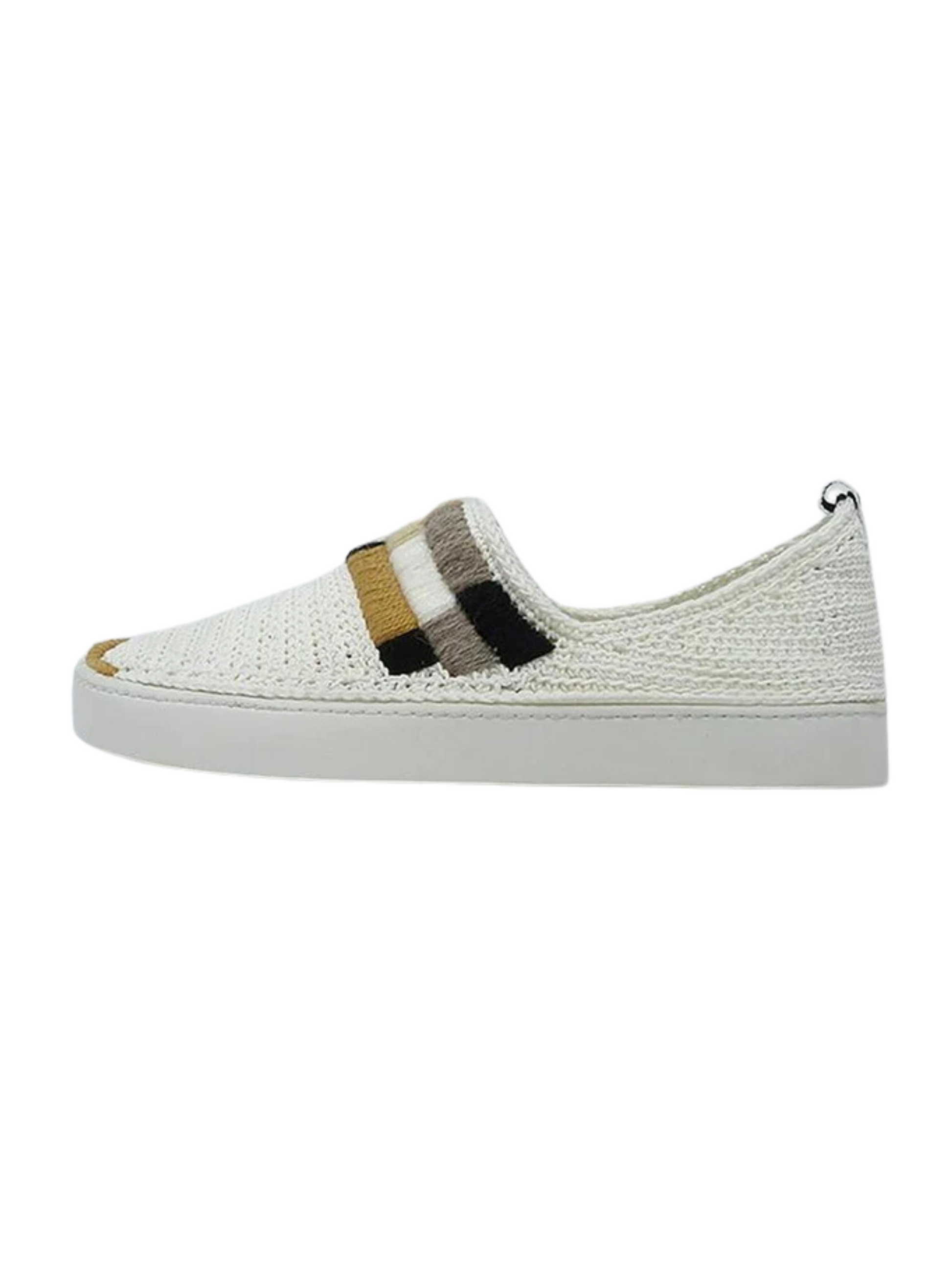 Crocheted sneakers embroidered in beige