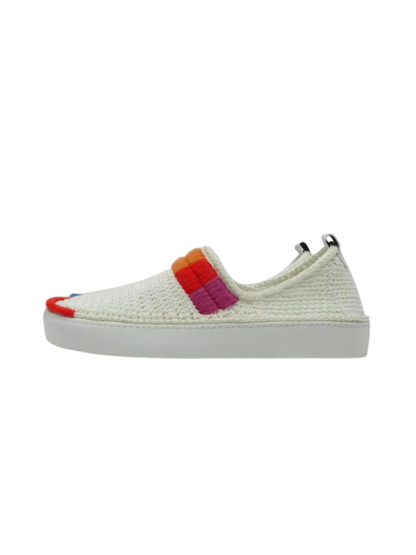 Crocheted sneakers embroidered in multi color