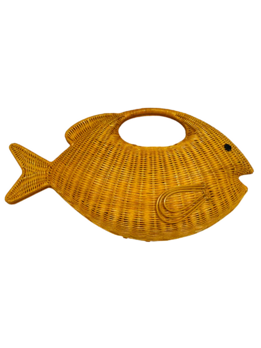 Wicker fish-shaped handbag