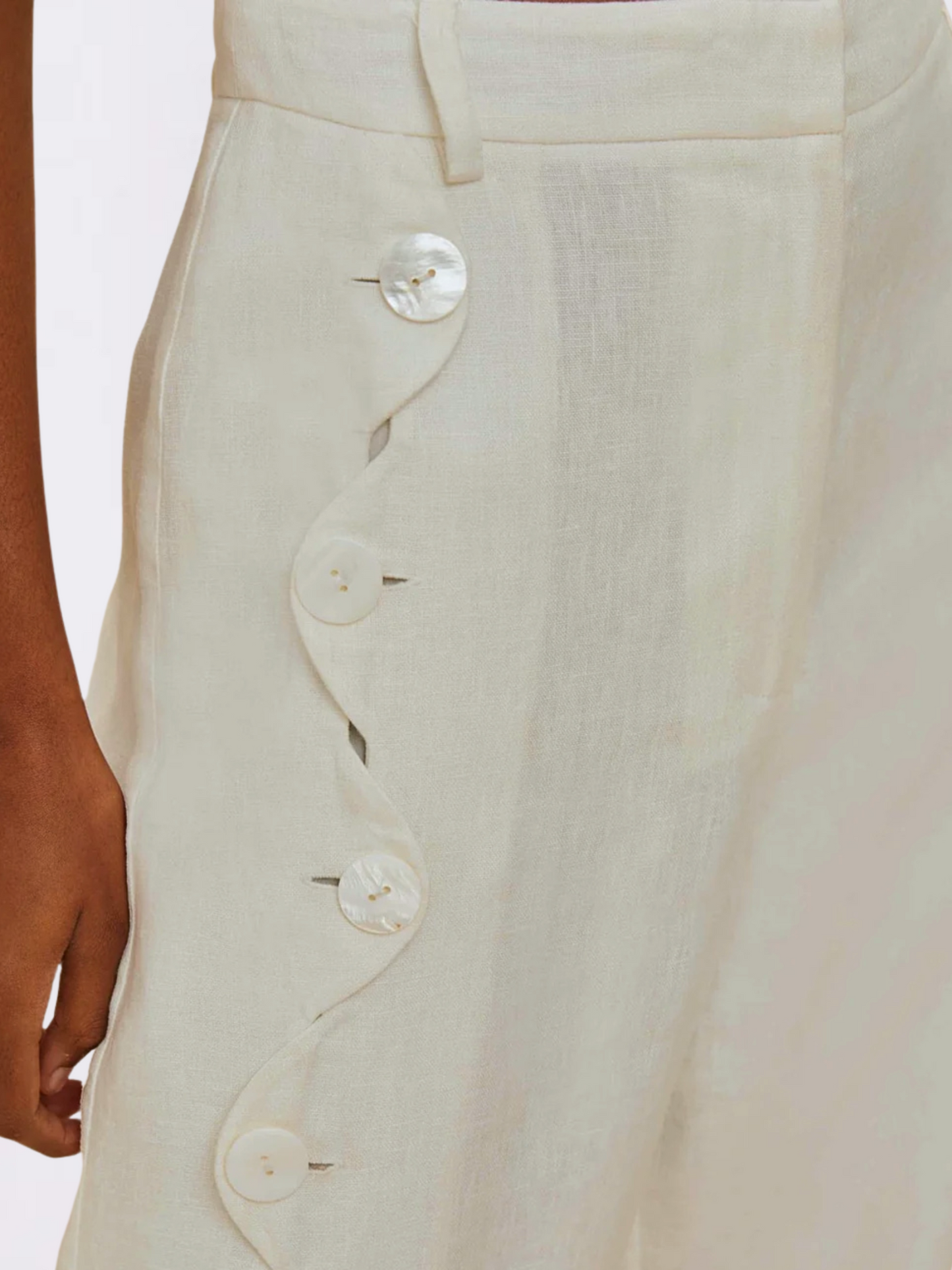White Linen Pants With Wavy Detail And Shell Buttons By Farm Rio 