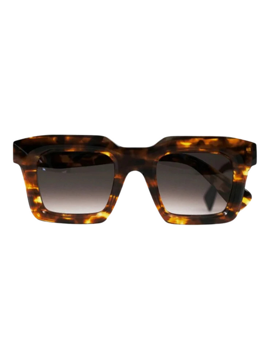 Sunglasses with tortoiseshell frame and gradient lenses