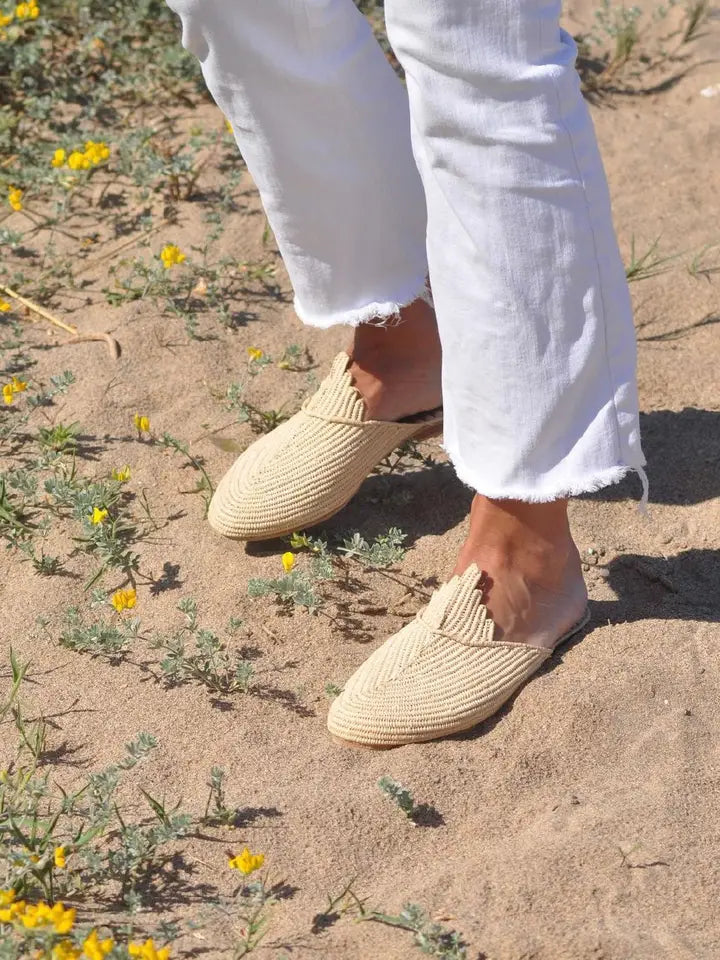 Pair of beige woven slippers 