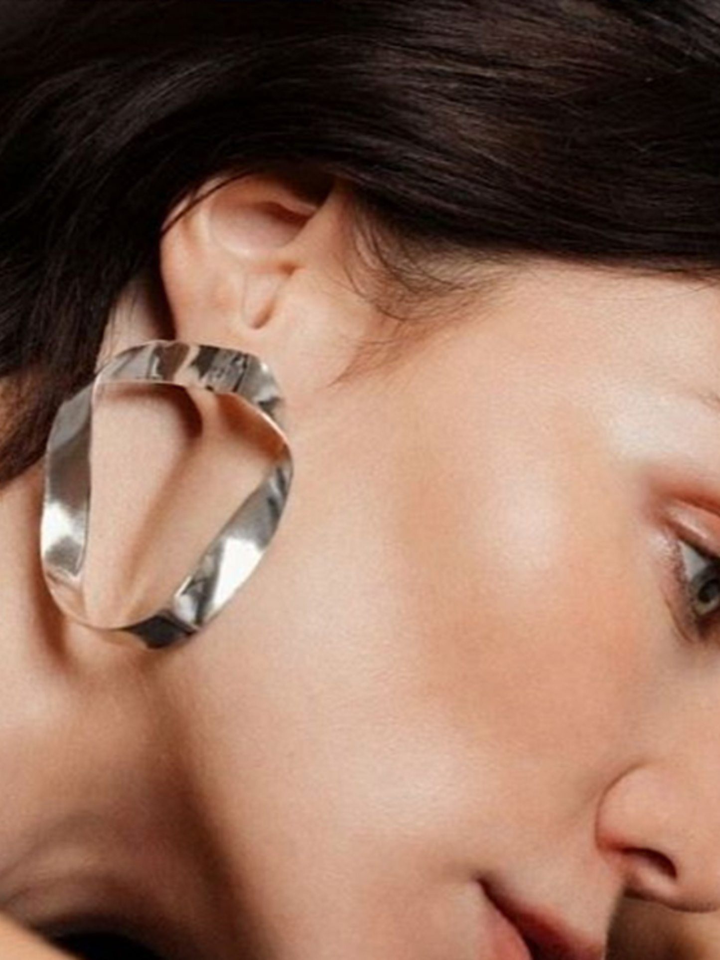 silver hoop earrings 