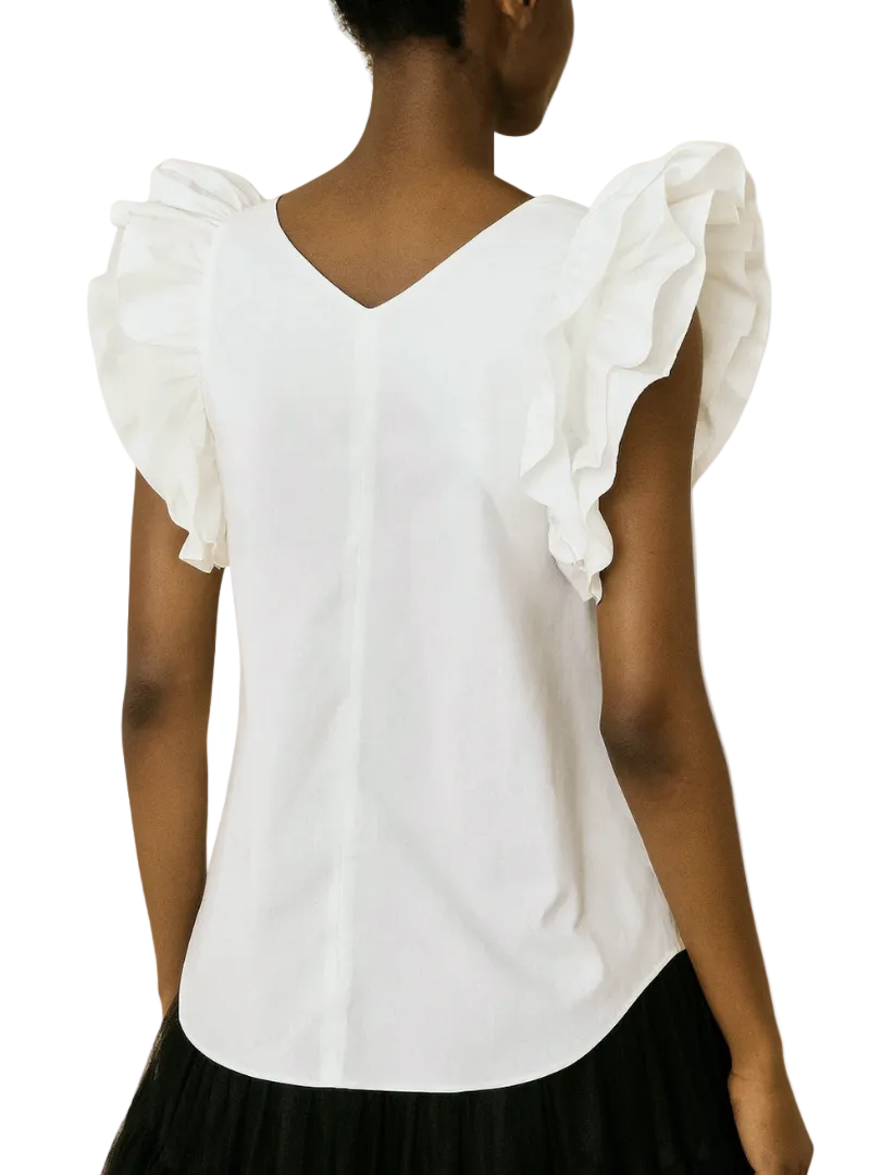White blouse with ruffled sleeves 