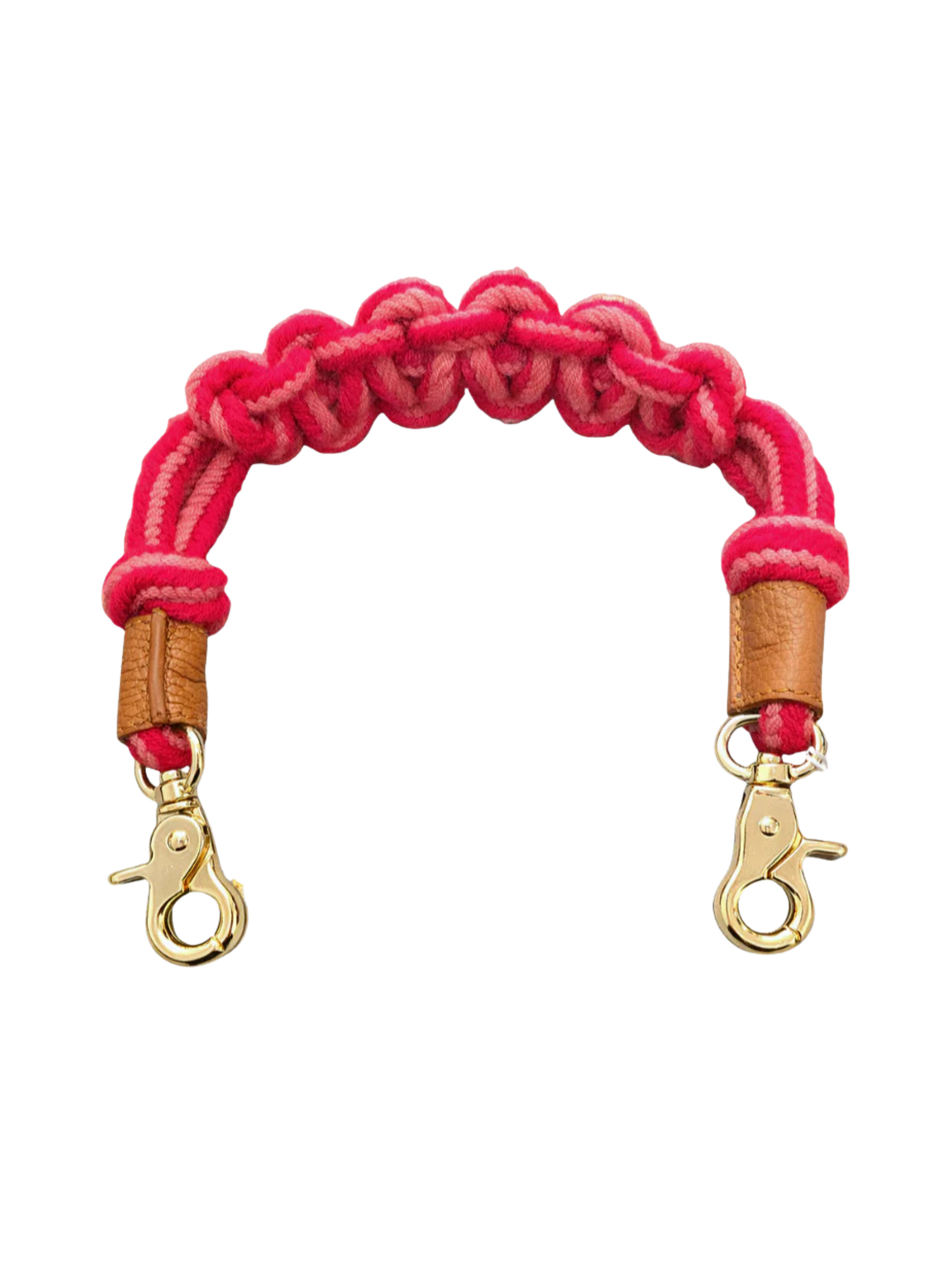 Macramé bag strap with colorful motifs and leather details