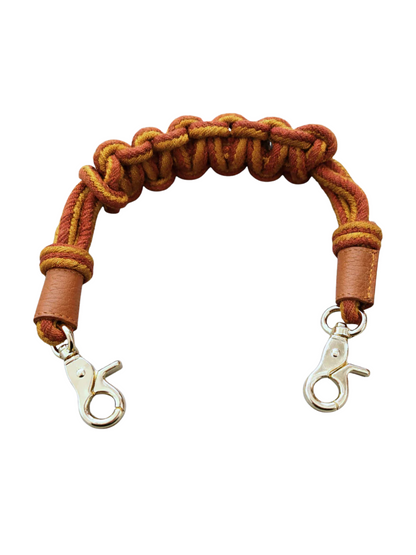 Macramé bag strap with colorful motifs and leather details