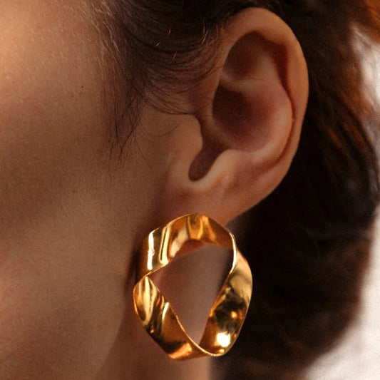 Onda Stud earrings