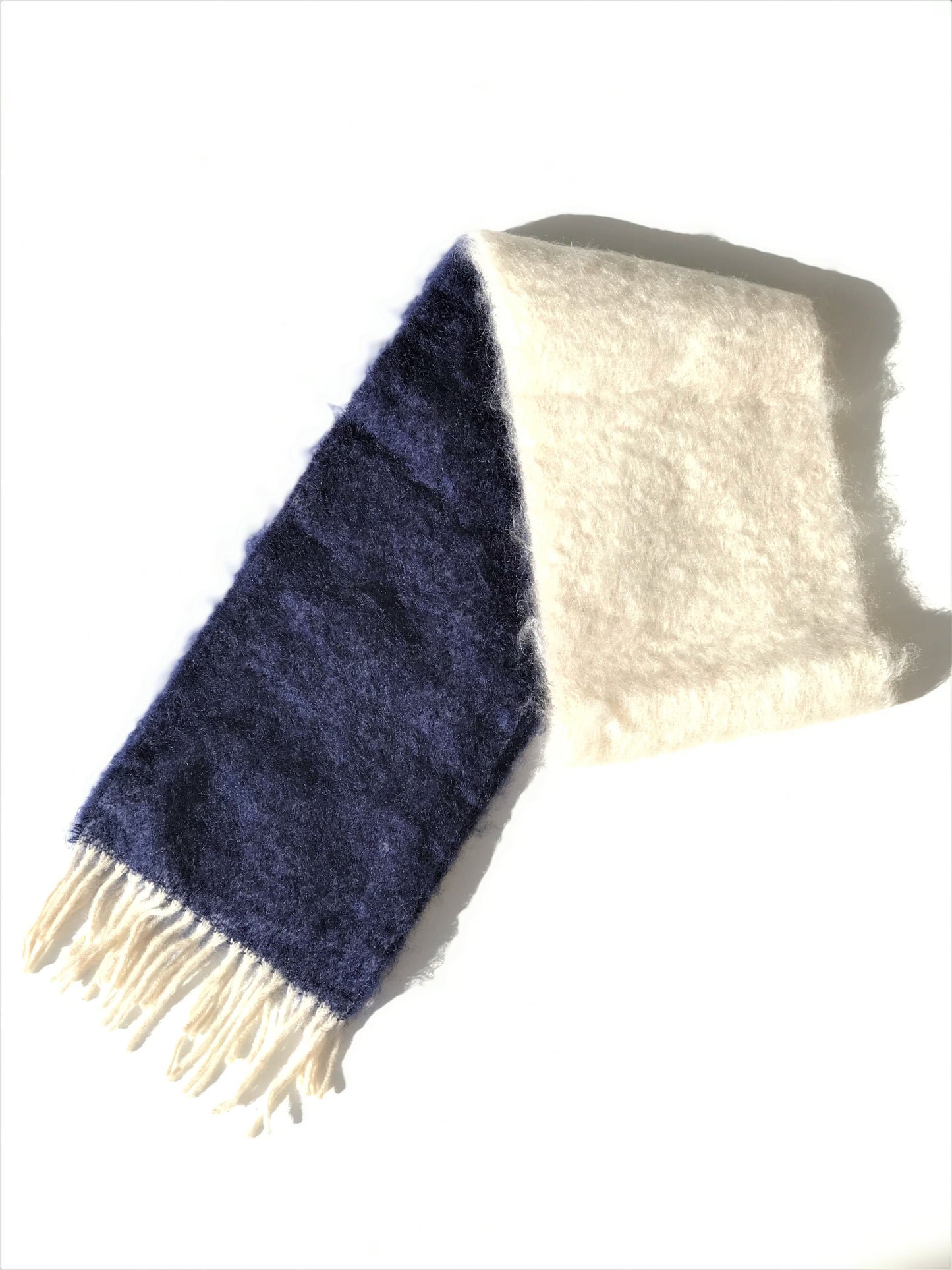  bi-color mohair scarf in blue and white