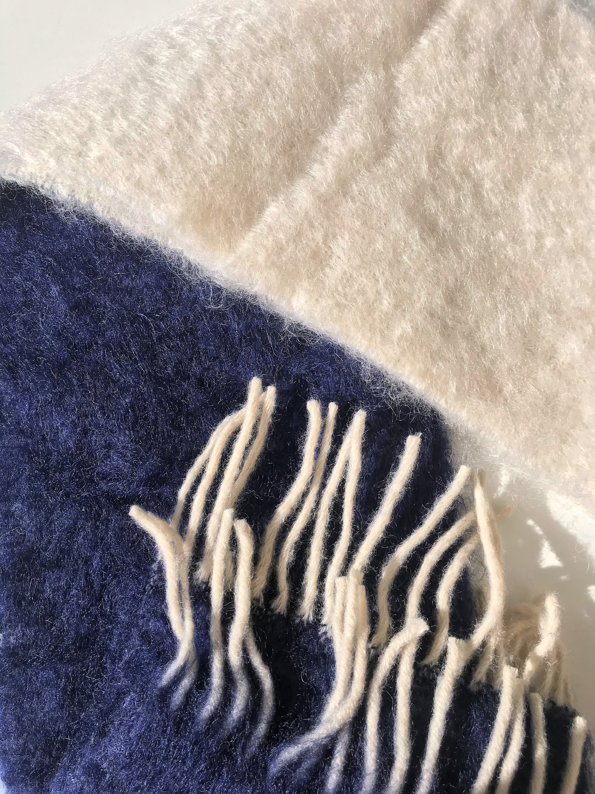  bi-color mohair scarf in blue and white