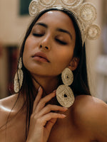 Load image into Gallery viewer, folklorious earrings raffia
